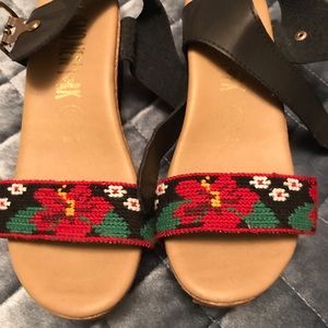 Embroidery sandals